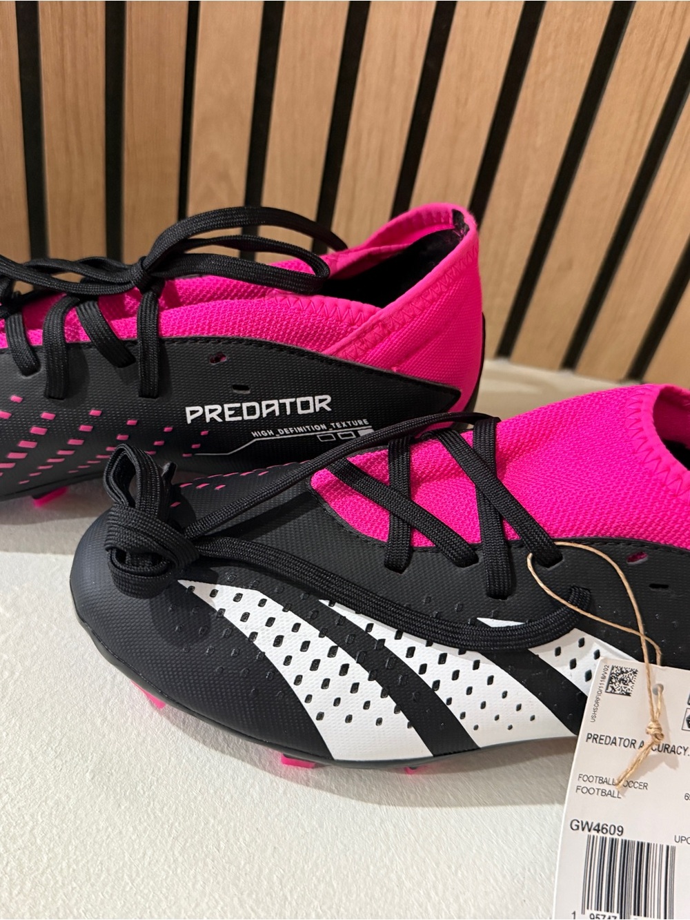 Predator Soccer Cleats in Black, White & Hot Pink Girls Size 3.5